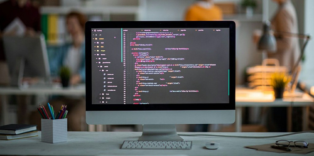 Lập trình viên đang phát triển sản phẩm web